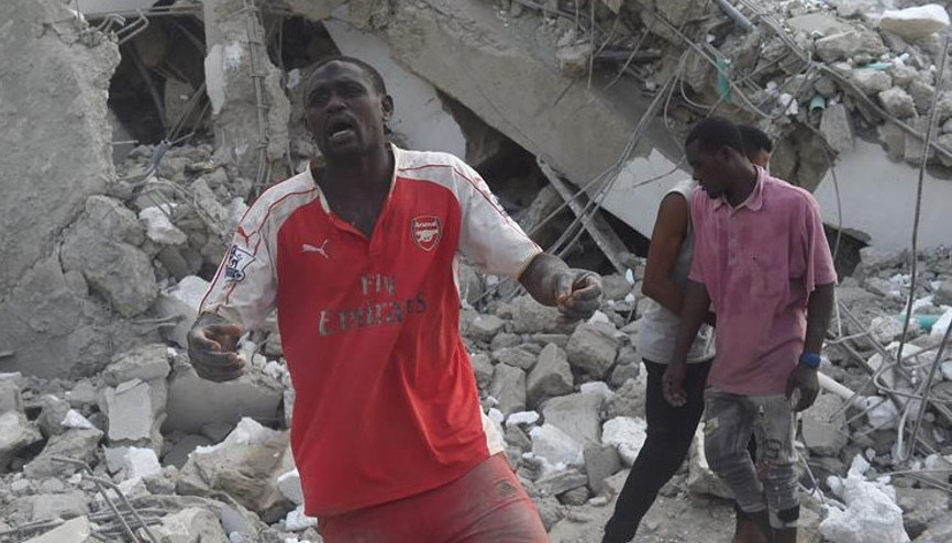 Nijeryada 22 katlı bina çöktü... Enkazda can pazarı