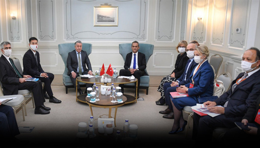 Özer, Türk Konseyi üye ülkelerinin heyetleriyle görüştü