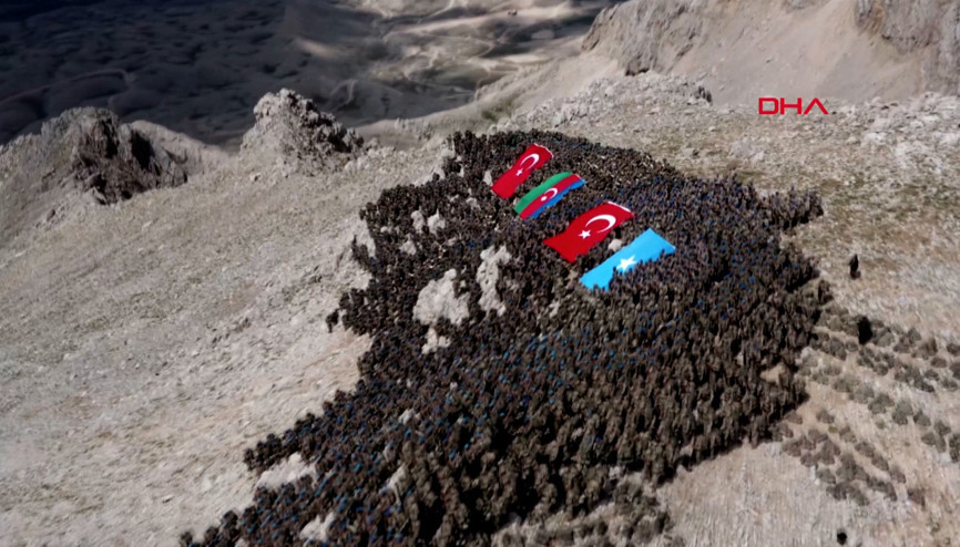 Komandolar şehitler anısına Davraz Dağına tırmandı