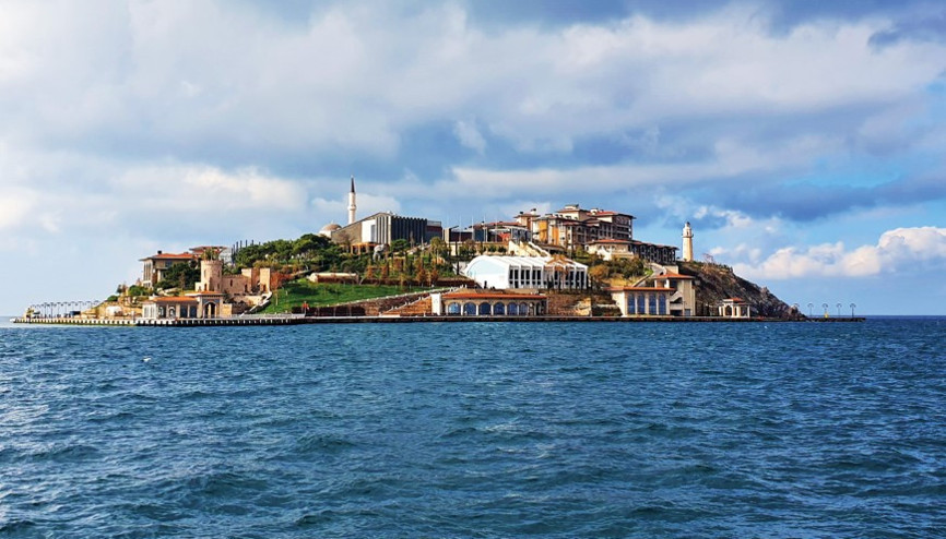 Kendi küçük, tarihi büyük adada