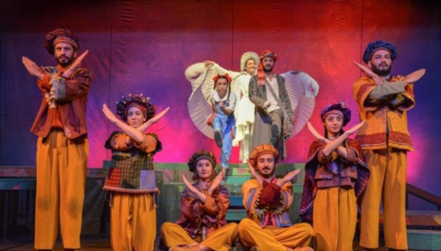 9 sahnede 9 farklı oyun