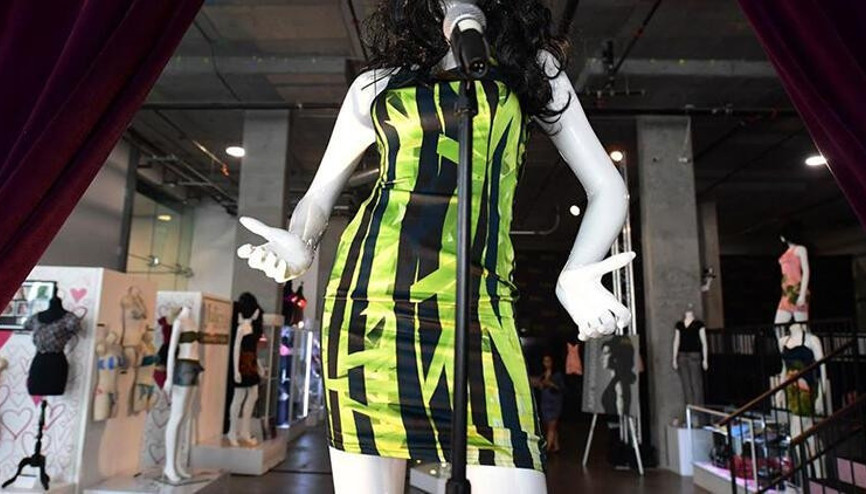 Amy Winehouseun ölmeden önce giydiği sahne kostümü satıldı