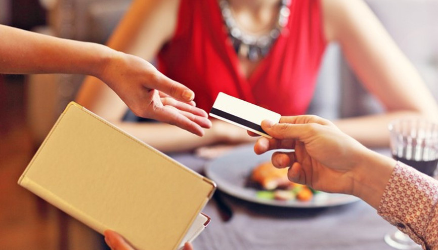 Modern flörtün kuralları yeniden yazılıyor | Erkekler ilk buluşmada hesabı ödemeli mi Modern flörtün kuralları yeniden yazılıyor | Erkekler ilk buluşmada hesabı ödemeli mi