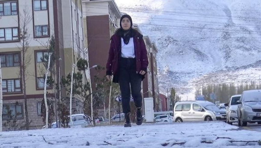 Doğuda kar ve soğuk etkili oluyor... Hava sıcaklığı -5e düştü, kar kalınlığı 10 cmi buldu Doğuda kar ve soğuk etkili oluyor... Hava sıcaklığı -5e düştü, kar kalınlığı 10 cmi buldu