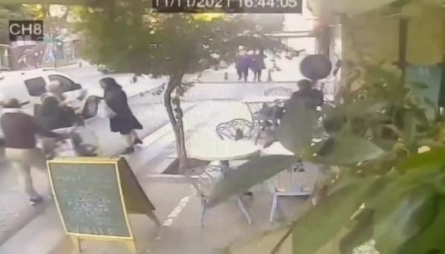 Kadıköyde gazeteci Mine Kırıkkanata tartıştığı turist çiftten tokatlı saldırı