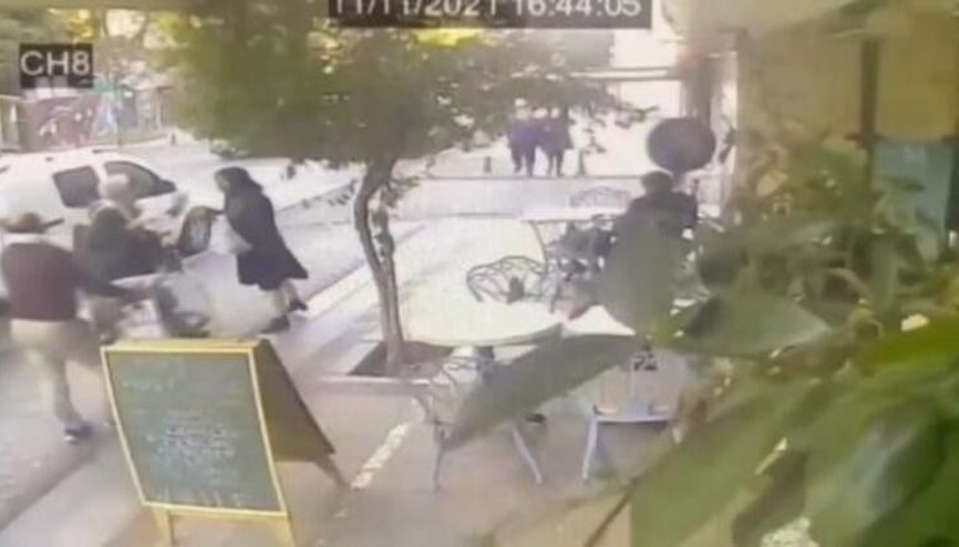 Kadıköyde gazeteci Mine Kırıkkanata tartıştığı turist çiftten tokatlı saldırı