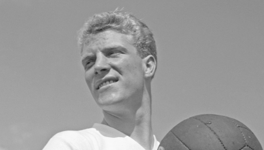 Efsane İngiliz futbolcu Ron Flowers hayatını kaybetti