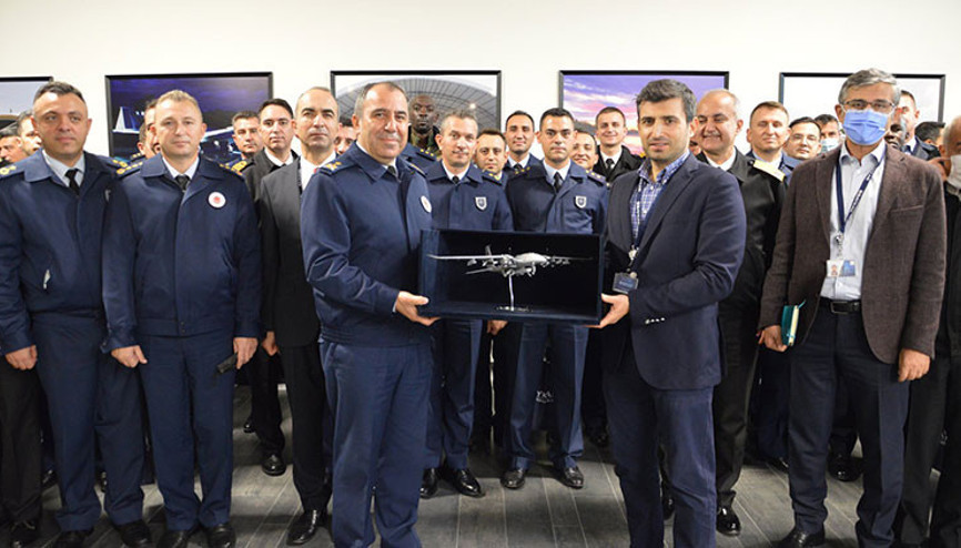 Selçuk Bayraktar, Deniz ve Hava Harp Enstitüsü kursiyer ve öğrenci subaylarıyla buluştu