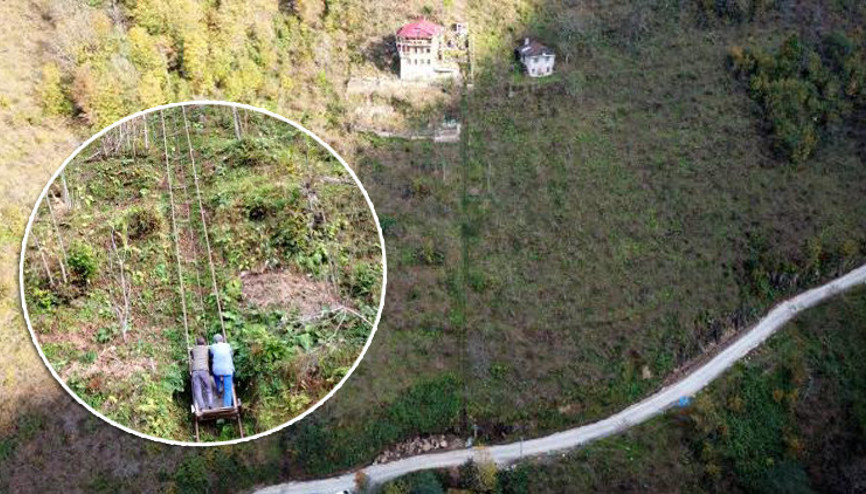 Tepedeki evine vagonlu raylı sistemle inip çıkıyor