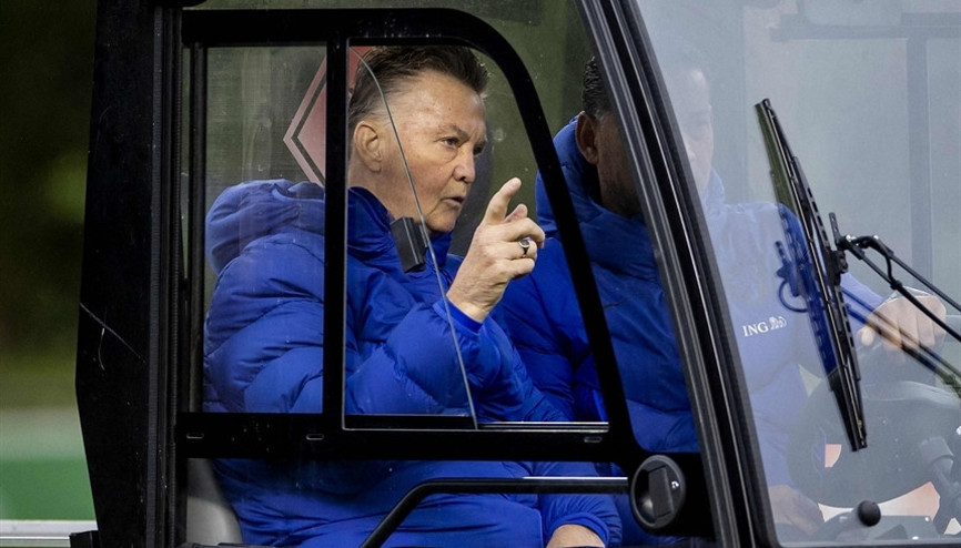Louis van Gaal bisikletten düştü Kalçasının üzerine...