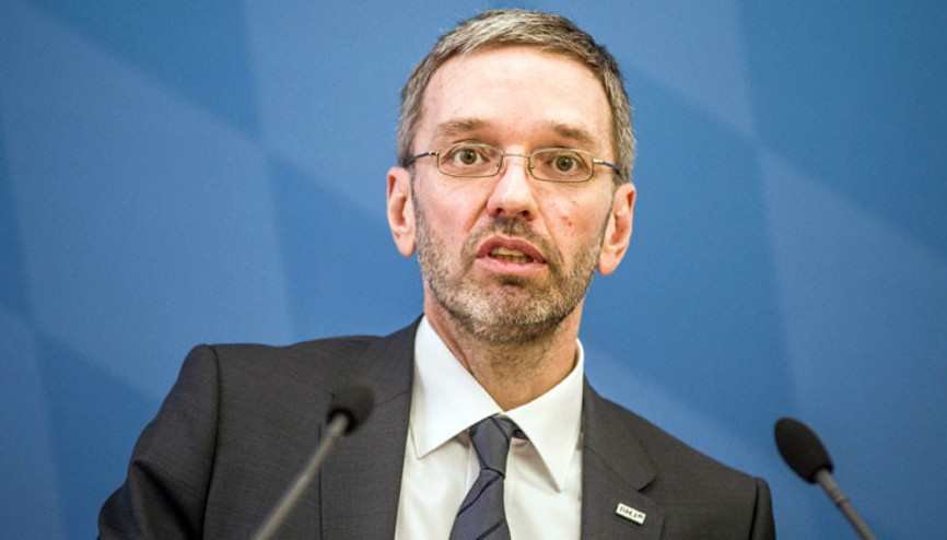 Önlemlere karşı geliyordu... O da koronaya yakalandı