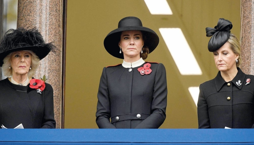 Kate, Kraliçe’nin yerini aldı