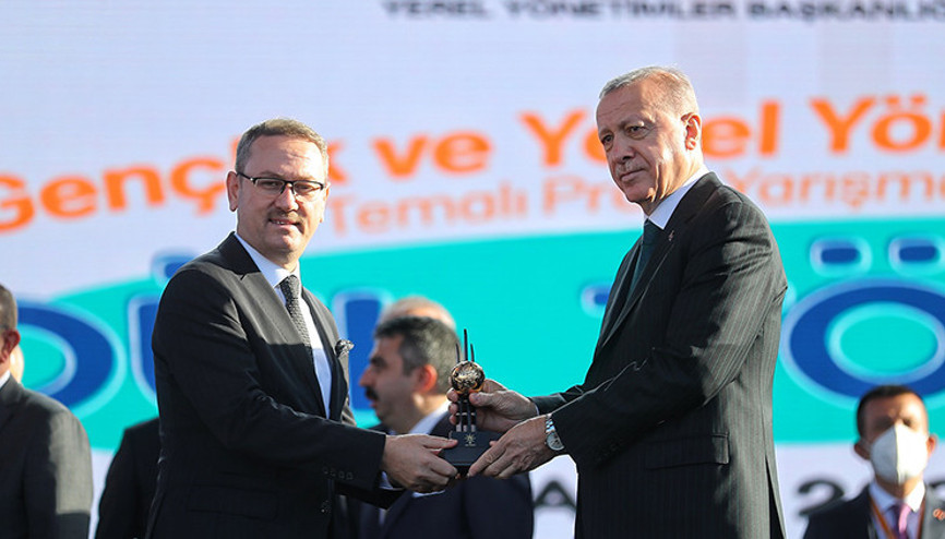 Cumhurbaşkanı Erdoğan’dan Başakşehir’e bir gençlik ödülü