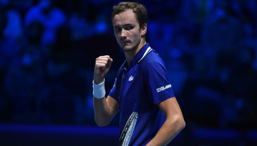 Daniil Medvedev, Zverevi üç sette geçti
