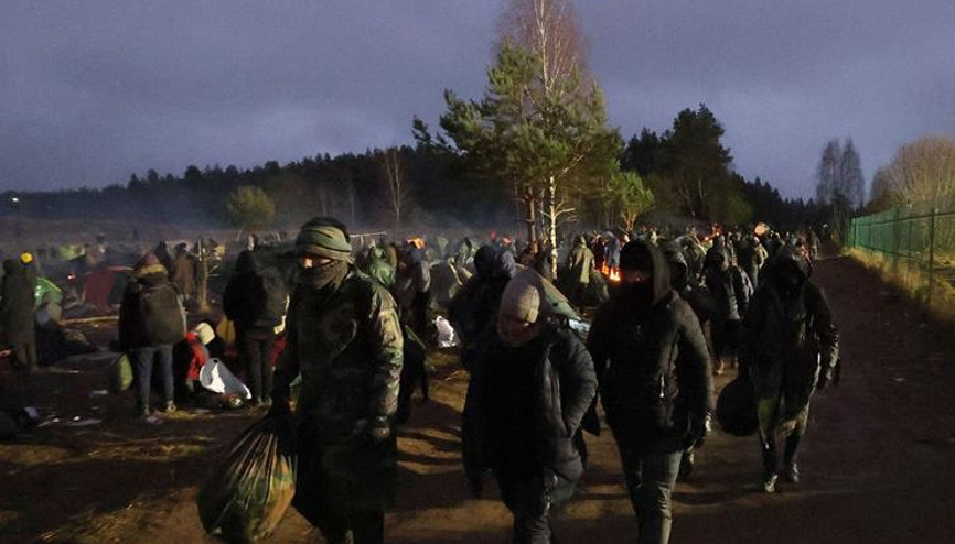 Polonya, yaklaşık 100 göçmeni gözaltına aldığını duyurdu