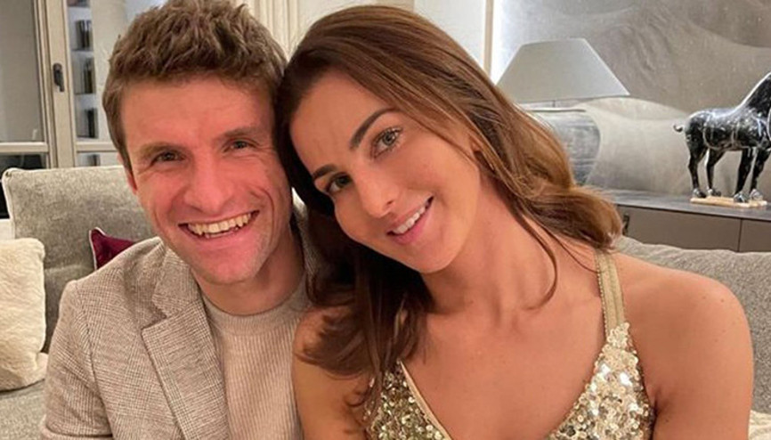 Bayern Münihin yıldızı Thomas Müllerinden eşinden transfere ret
