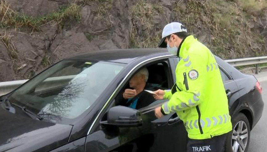 Emniyet şeridinde yakalandı her gün kullanıyorum dedi Emniyet şeridinde yakalandı her gün kullanıyorum dedi