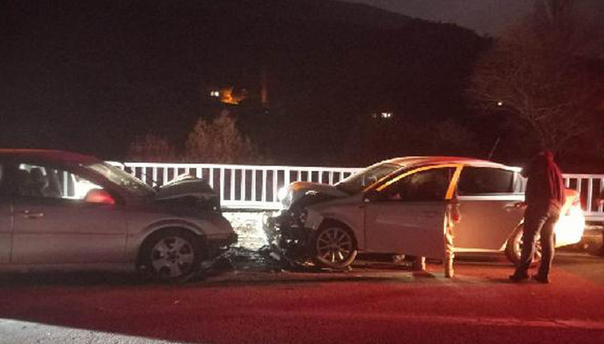 Adıyamanda otomobiller çarpıştı: 6 yaralı