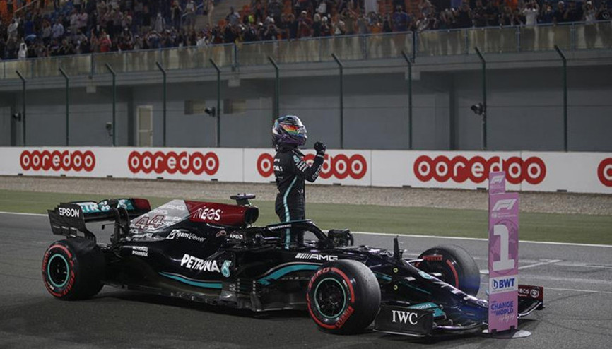 F1 Katar Grand Prixsinde pole pozisyonu Lewis Hamiltonın
