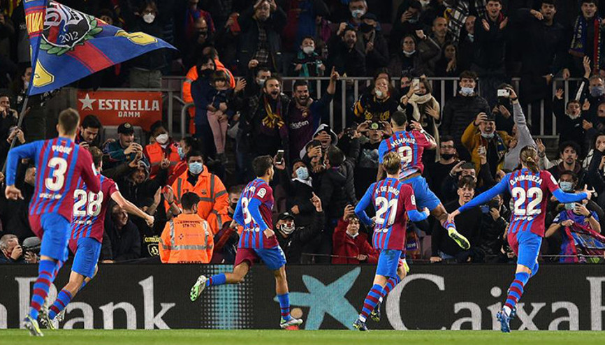 Xavi, Barcelonadaki kariyerine derbi galibiyetiyle başladı