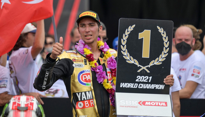 Cumhurbaşkanı Yardımcısı Fuat Oktay, dünya şampiyonu olan Toprak Razgatlıoğlunu kutladı