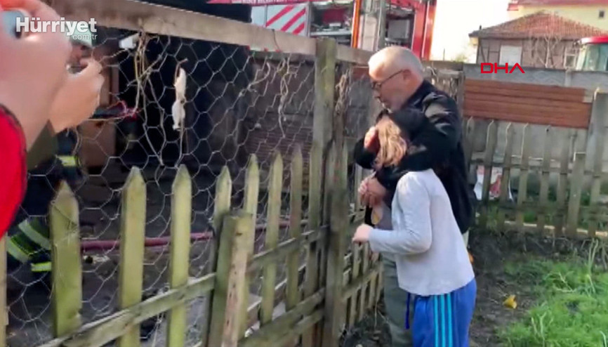 Barakada yangın çıktı; 11 yavru köpek öldü