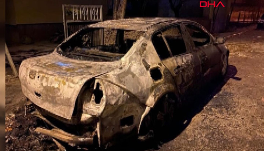 Aynı mahallede 3 araç kundaklandı
