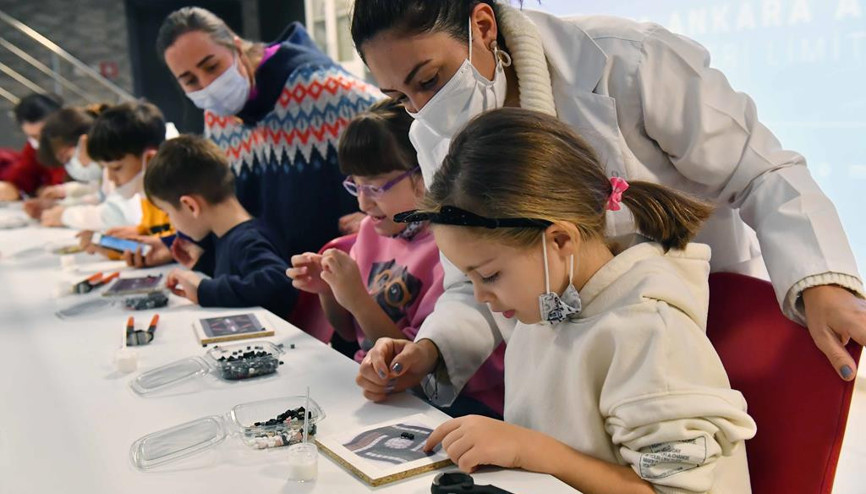 Bilim meraklıları eğlenerek öğreniyor