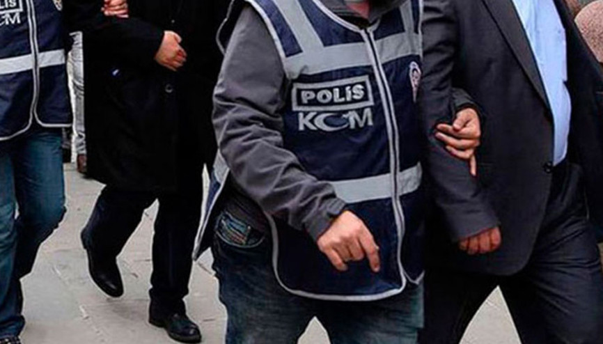 İzmirde Gaybubet Evlerine eş zamanlı operasyon: 31 gözaltı İzmirde Gaybubet Evlerine eş zamanlı operasyon: 31 gözaltı