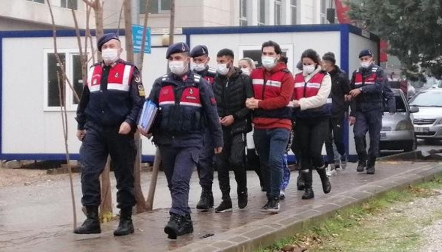 7 iş yerini soyan şüpheliden 6sı tutuklandı 7 iş yerini soyan şüpheliden 6sı tutuklandı