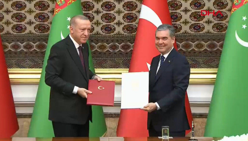 Son dakika Türkmenistanda tarihi gün İmzalar atıldı... Cumhurbaşkanı Erdoğandan flaş mesajlar
