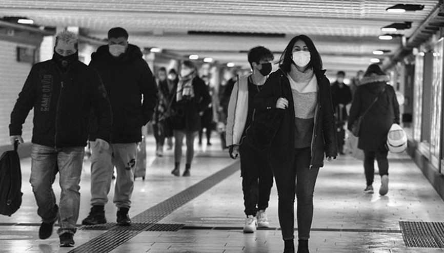 İngilterede yeni varyant alarmı Kırmızı listeye 4 ülke daha eklendi