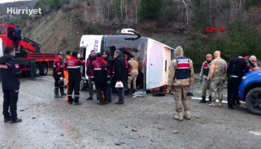 Refahiyede yolcu otobüsü devrildi; 22 yaralı