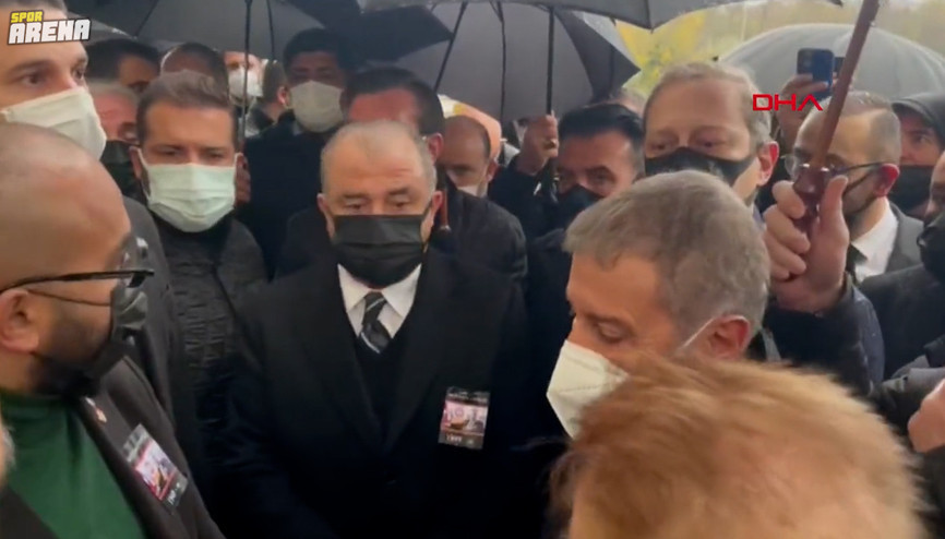 Galatasaray Teknik Direktörü Fatih Terim, Mustafa Cengizin cenaze törenine katılan isimler arasında yer aldı.