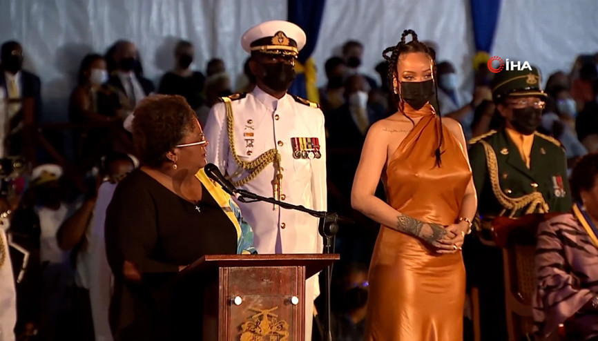 Cumhuriyet ilan eden Barbados’ta ulusal kahraman Rihanna oldu