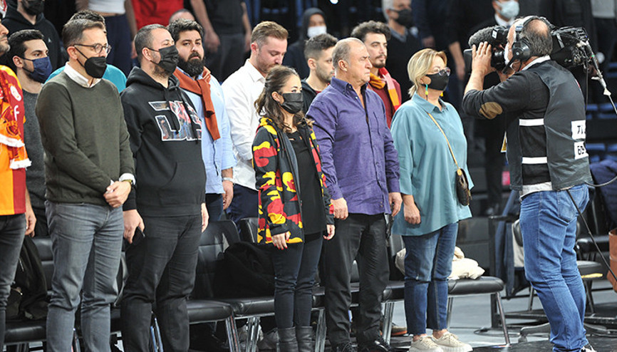 Fatih Terim derbiyi ailesiyle birlikte izledi