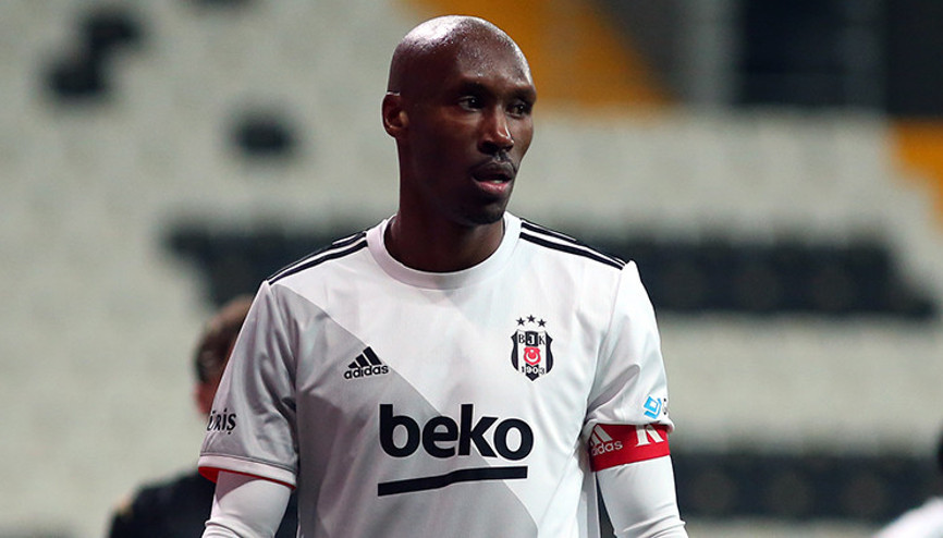 Beşiktaşta Atiba Hutchinson: Geçen sezonki kadrodan daha güçlüyüz