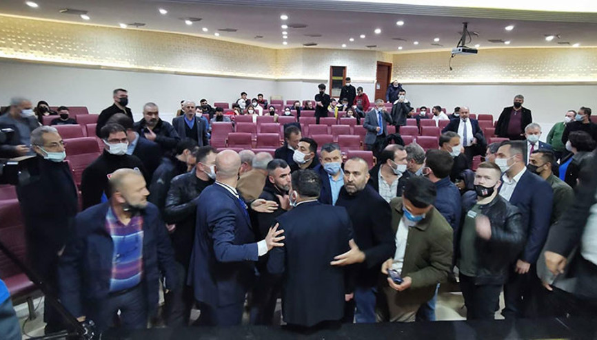 Yalova Belediyesi meclis toplantısında gerginlik