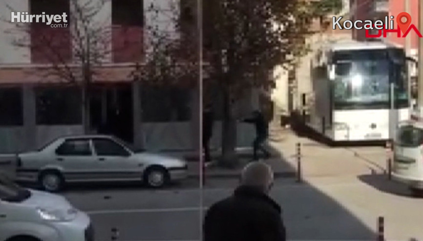 Caddedeki silahlı çatışmada yaralananlardan biri öldü; olay anı kamerada