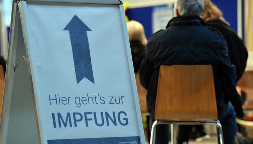 Almanlar aşı zorunluluğu ve kısıtlamalardan yana