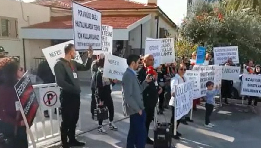 KKTC’de aşı karşıtlarından eylem