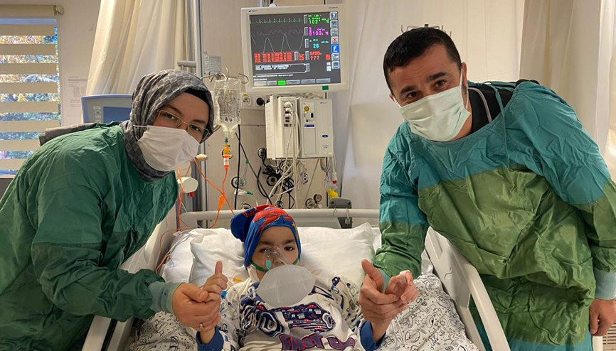 Yapay akciğer cihazıyla hayata tutunmayı başardı