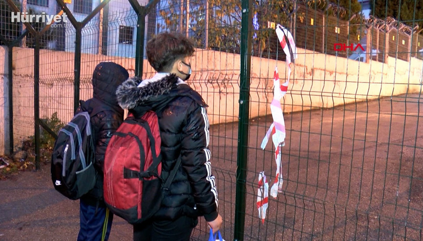 Elektrik şirketi, 50 yıllık sokağı tel örgüyle kapattı Elektrik şirketi, 50 yıllık sokağı tel örgüyle kapattı