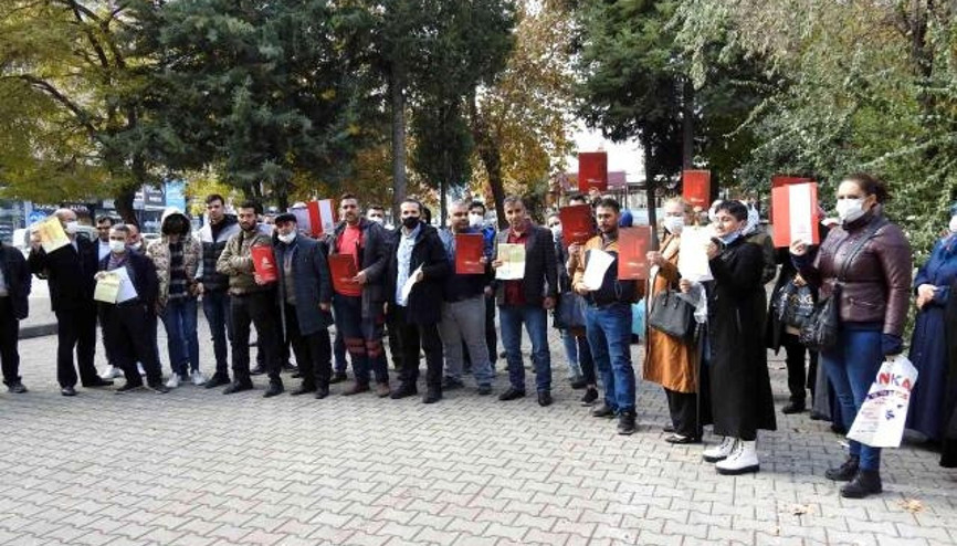 Her daireyi 15 kişiye satmışlar Firma önünde eylem yaptılar...