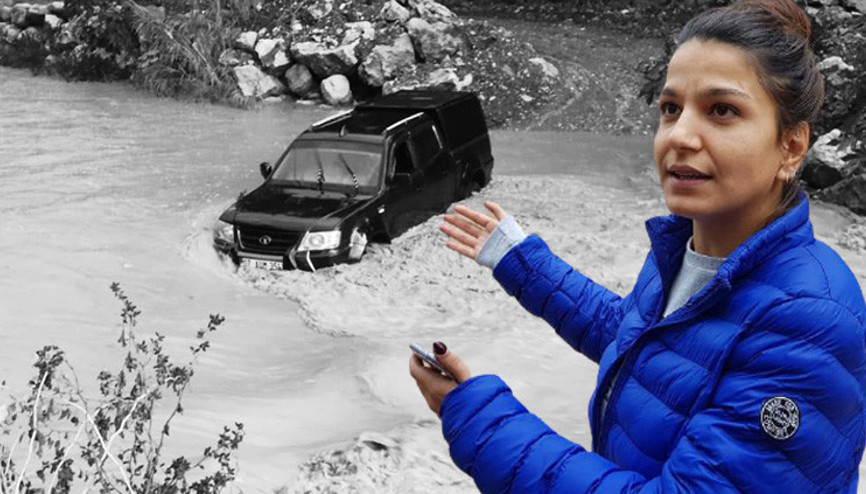 Antalyada taşan derede aracıyla mahsur kaldı, Fransız turistler kurtardı Antalyada taşan derede aracıyla mahsur kaldı, Fransız turistler kurtardı