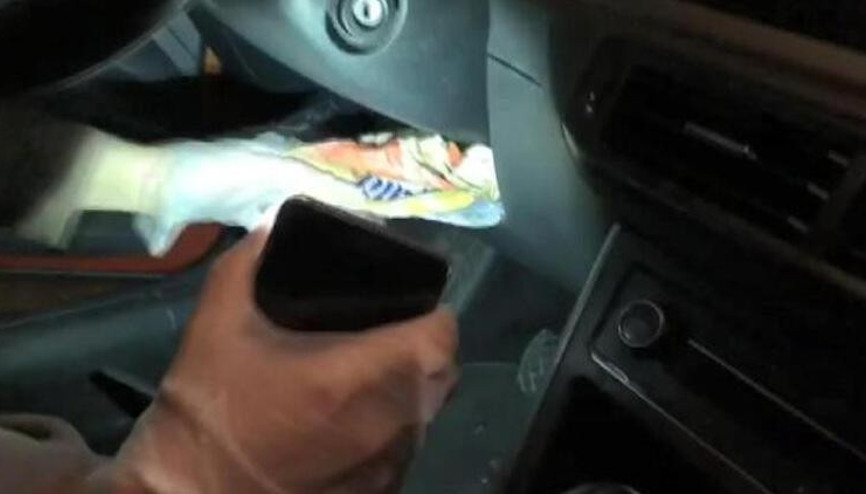 Şişlide direksiyonun altında saklanmış uyuşturucu ele geçirildi