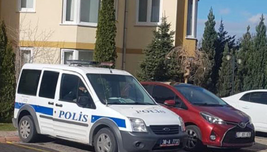 Evde ölü bulunan kadının kızı cinayet şüphesiyle gözaltında