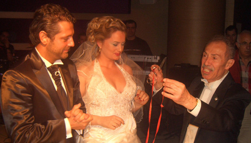 Müzisyen Bora Gencer tek celsede boşandı