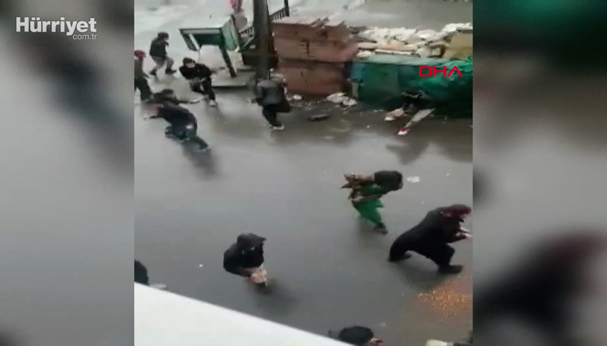 Sultangazide yabancı uyrukluların bıçaklı, taşlı, sopalı kavgası kamerada