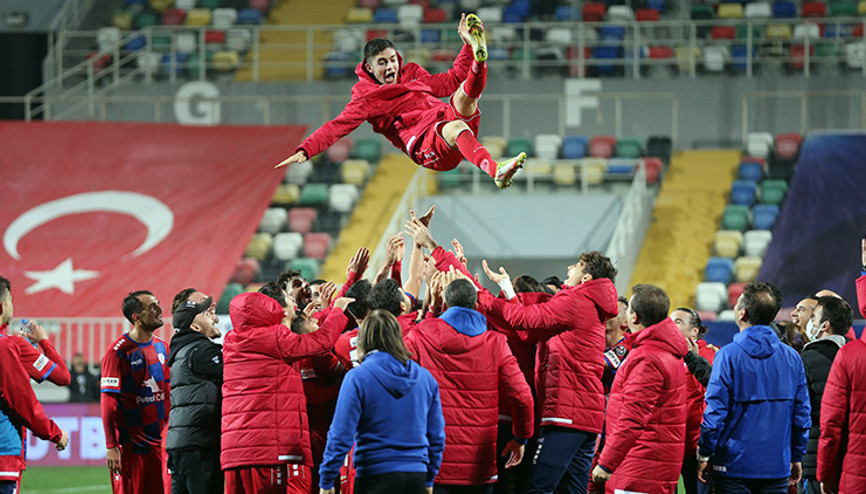 Altınorduya 3 puanı getiren Burak İnce omuzlarda veda etti